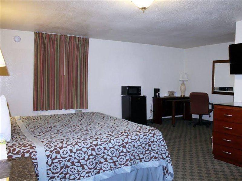 Rose City Inn & Suites Tyler Exteriör bild